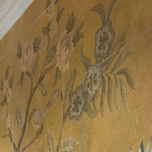 Campione di finitura: carta da parati oro con pavoni e fiori di Casa F+D